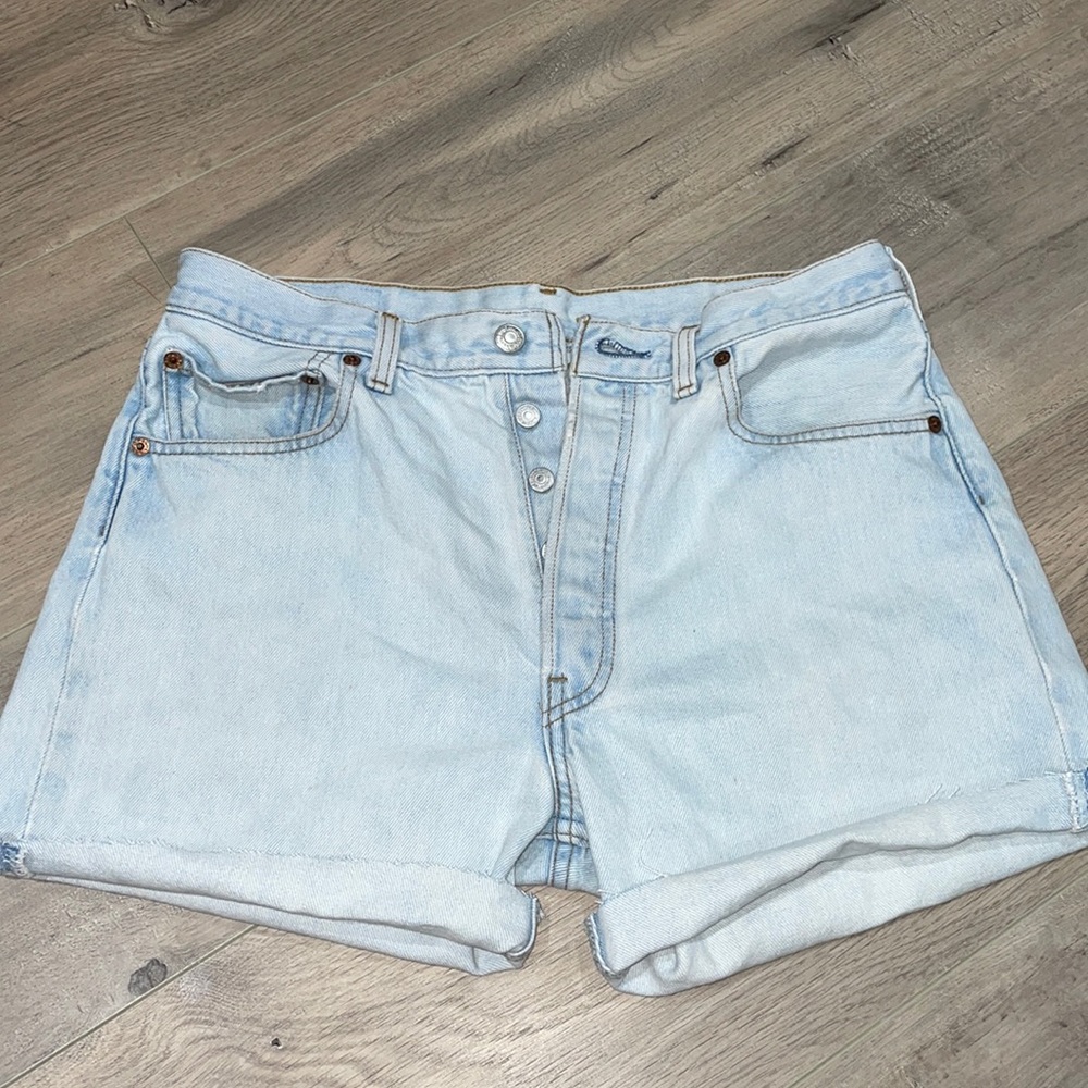 Levi’s light wash high waisted jean shorts